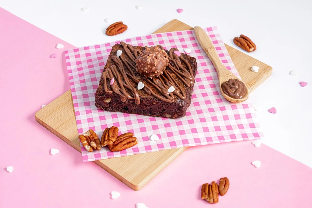 Brownie con hilos de chocolate y nueces pecanas