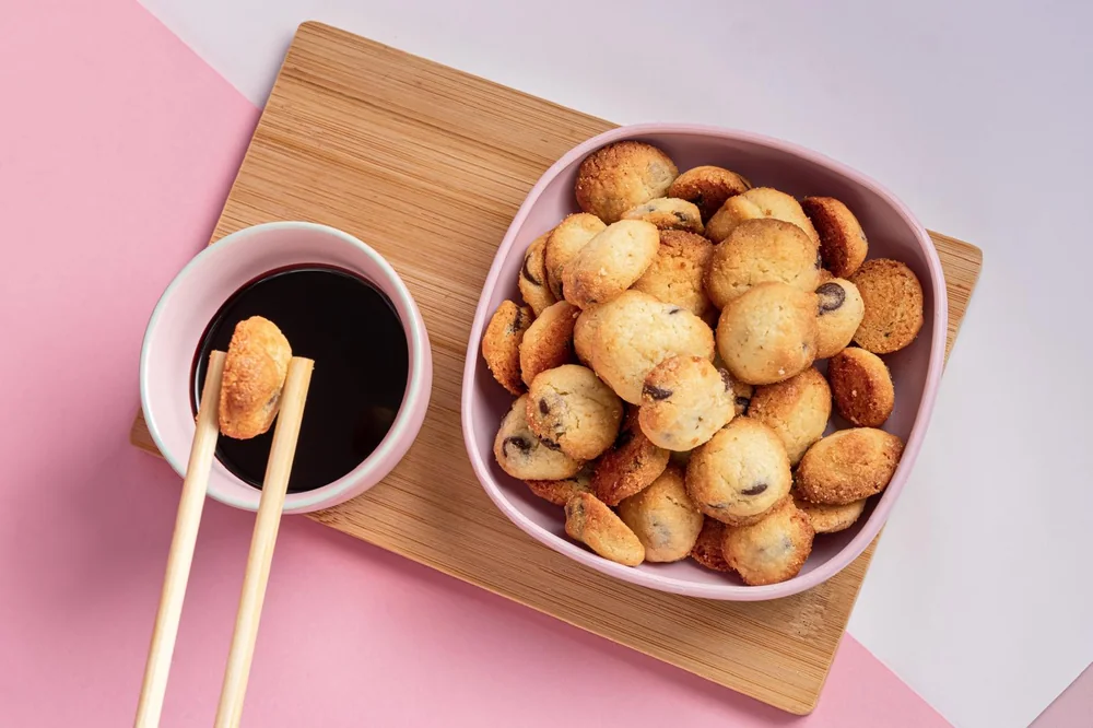 Bowl de mini cookies con salsa de chocolate